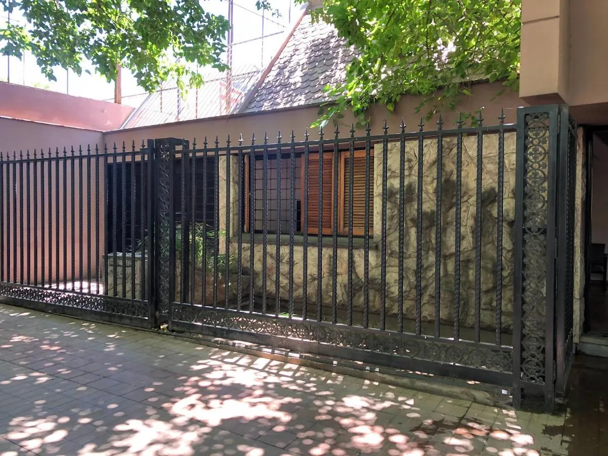 Casa Eusebio Blanco 5 Habitaciones 7 Personas, Patio, Parrilla Y 2 Cocheras Mendoza Argentina
